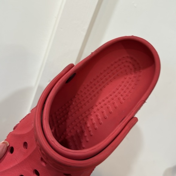 Crocs Baya Red Clogs With Jizzbitz - Picture 8 of 8